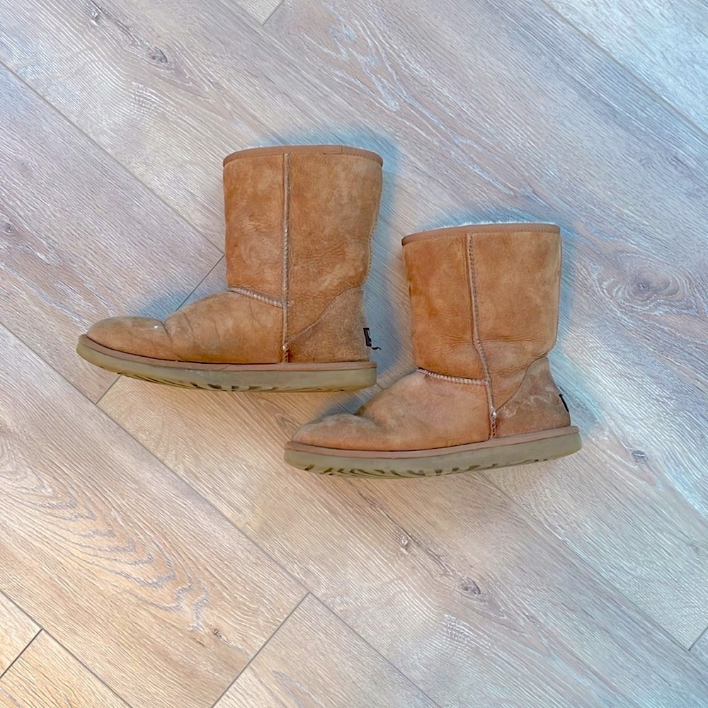 Ugg boots size M8